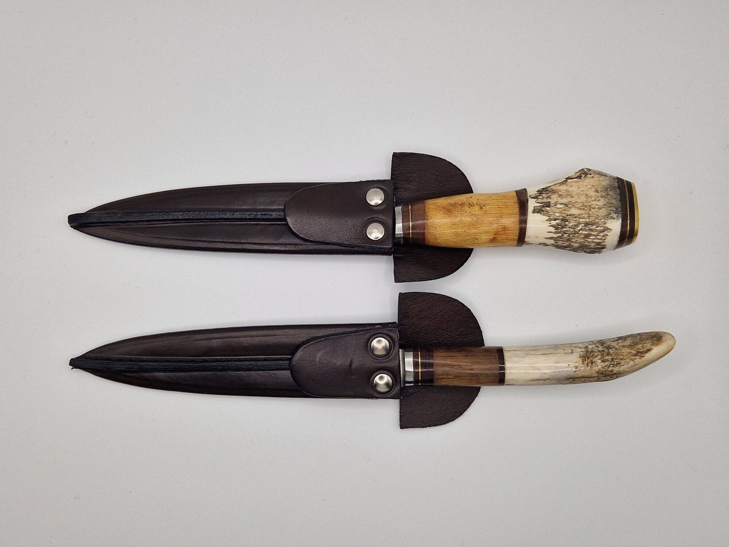 Set mit 2 Messern aus Holz und Hirschgeweih – einzigartiges Modell