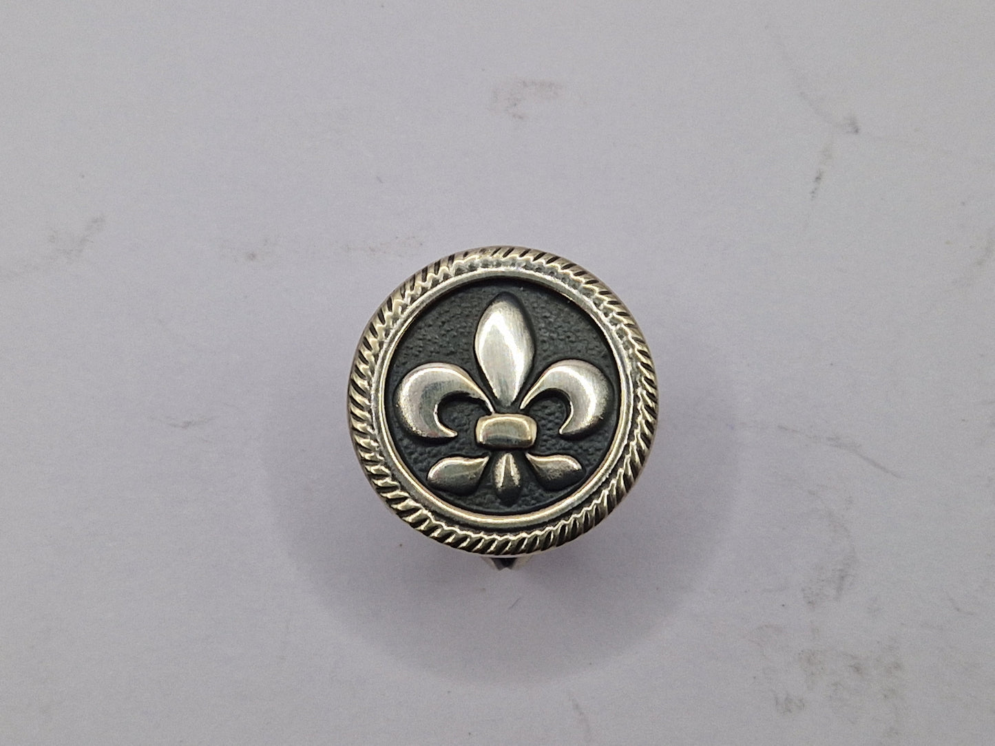 Fleur de Lys Schal Brosche