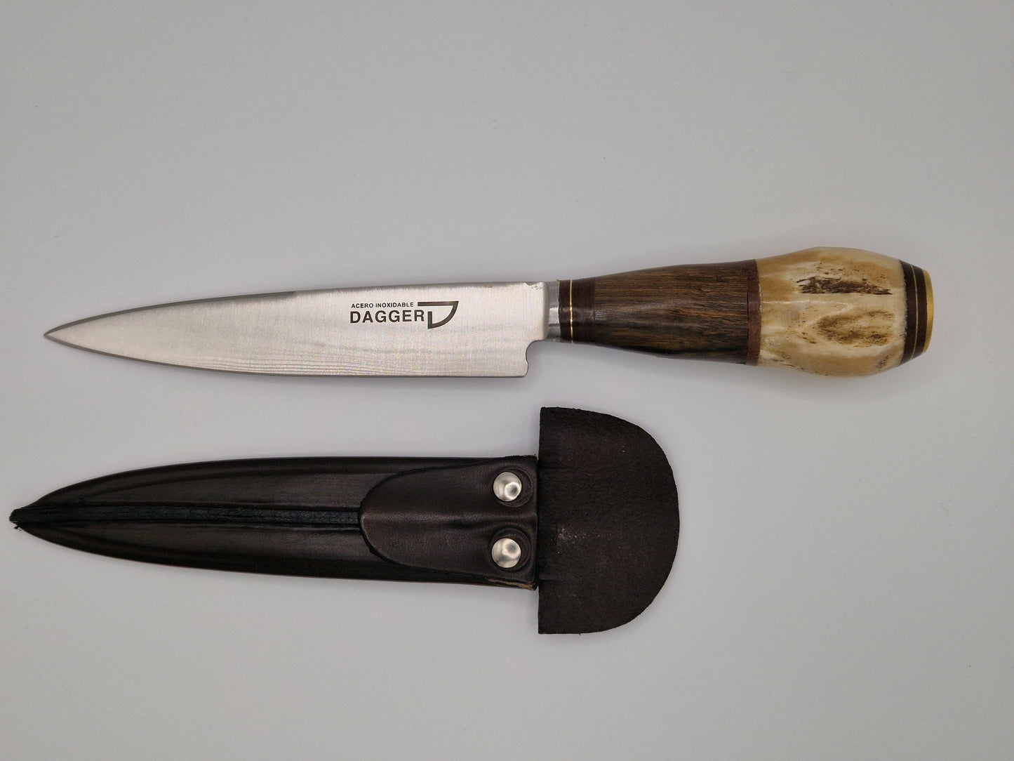 Coltello in legno di mucca scura e osso
